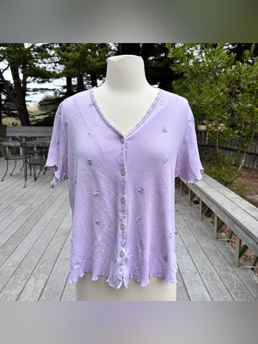 Adorable Lilac Floral V-Neck Button Front Women's Top